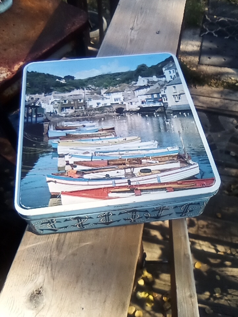 POPERRO Bay Tin- Vintage 9x9"